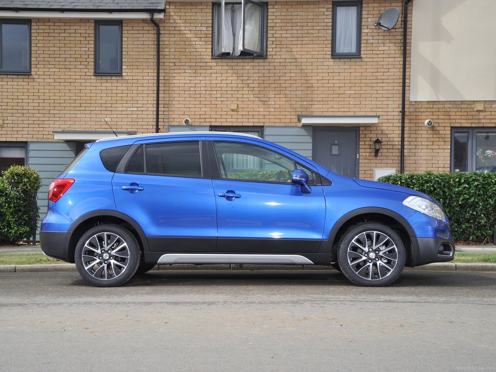 Suzuki_SX4_pic_165845.jpg