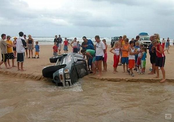 1266214377_funny_beach_50.jpg