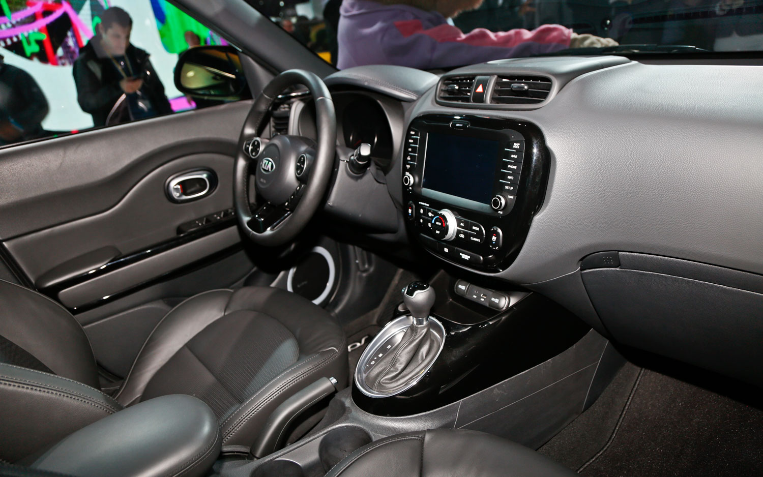 2014-Kia-Soul-front-interior-3.jpg