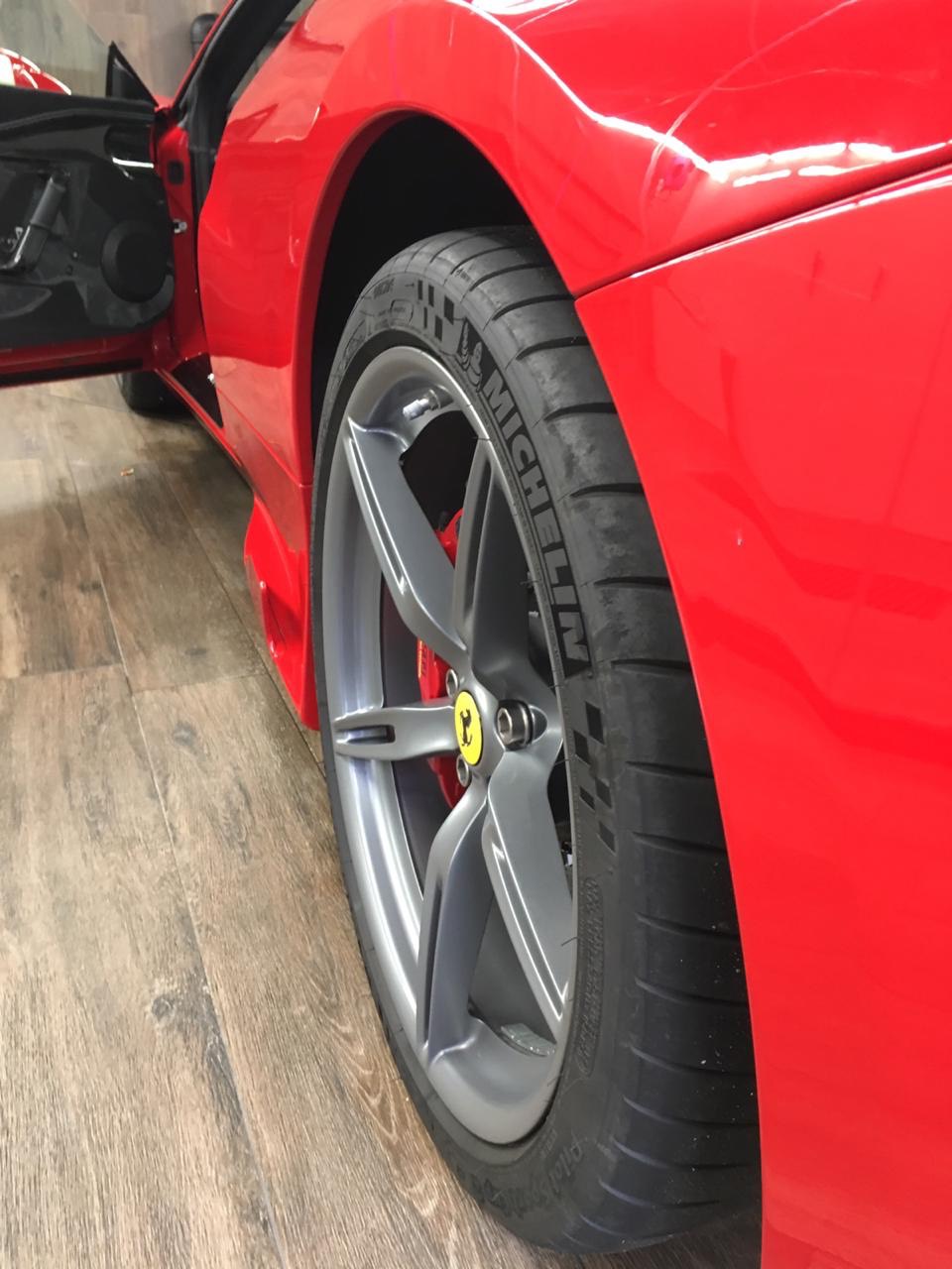 ferrari3.jpg