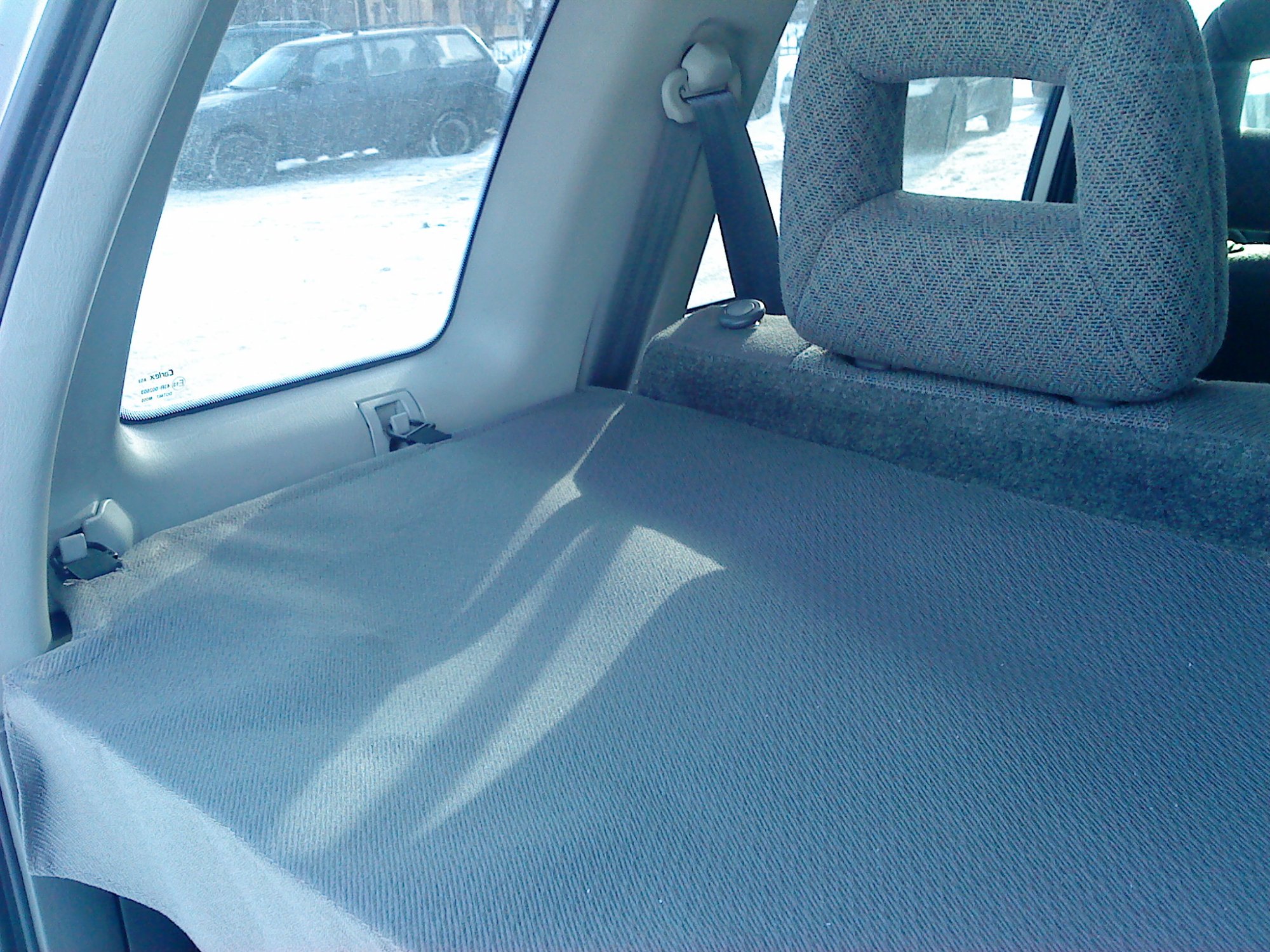 chevrolet-Tracker2003-5door-cargo cover_GM.JPG